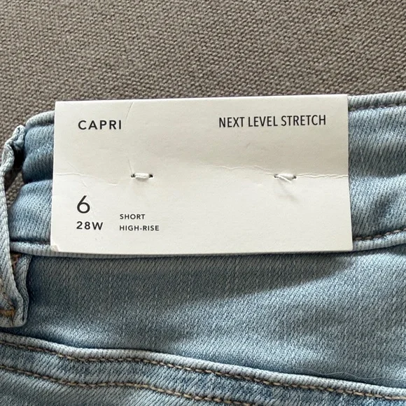 American Eagle Light Blue Denim Capri Jeans BNWT - Picture 4 of 5